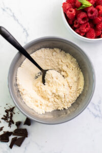 Step 2 shows combining the dry ingredients in a small bowl.