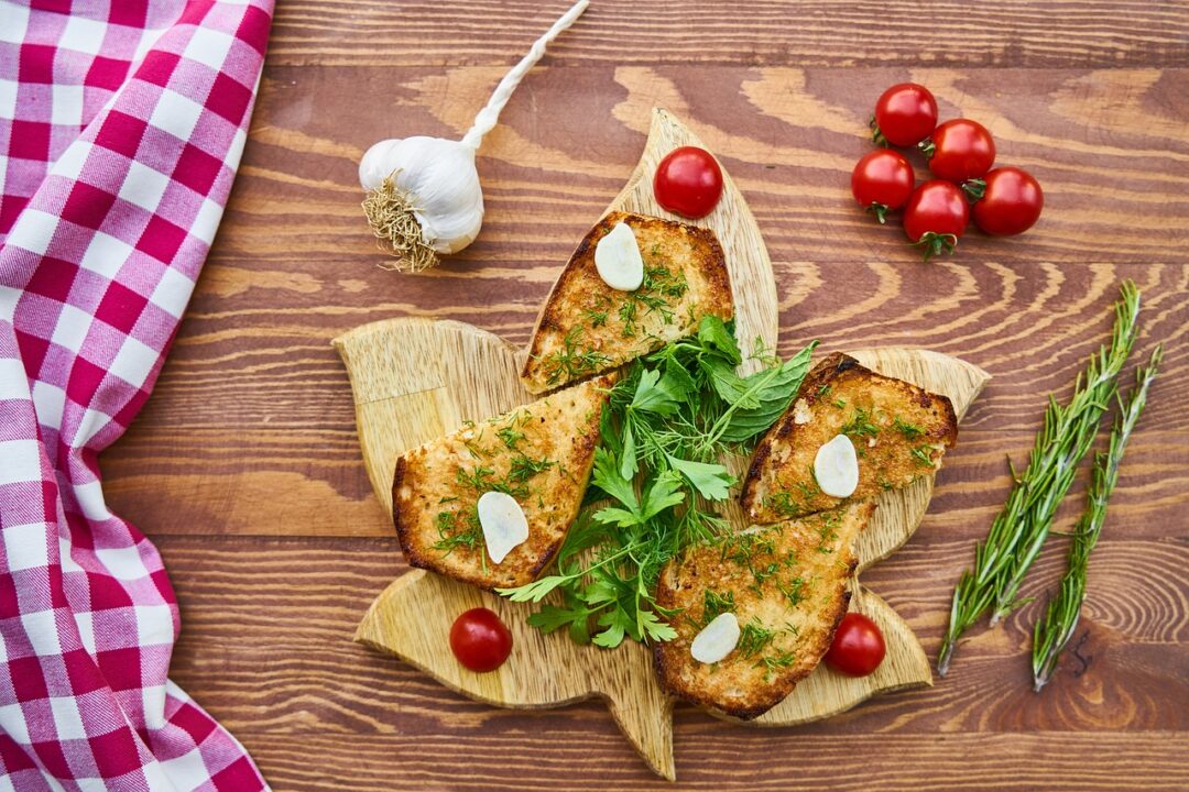 Garlic bread with cherry tomatoes
