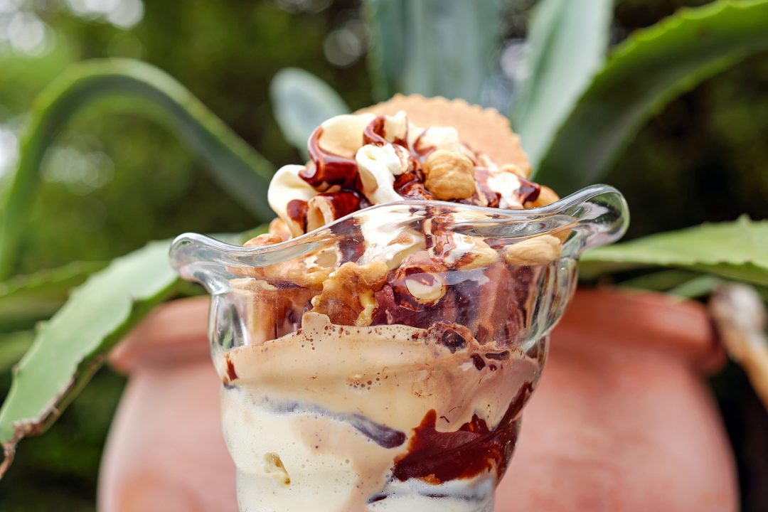 ice cream sundae in a glass bowl