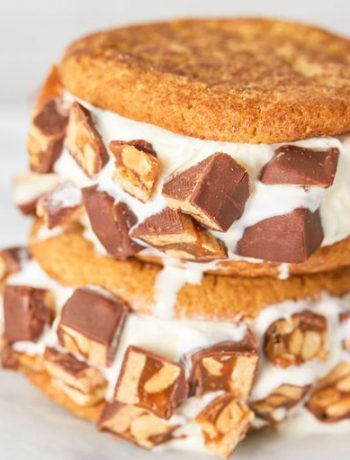 Cookie sandwich with chocolate chunks