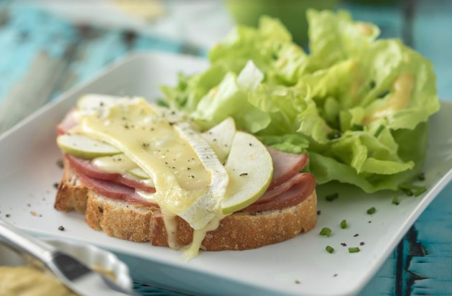 Ham, Brie and Apple on a plate.