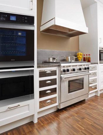 White mirrored modern kitchen design