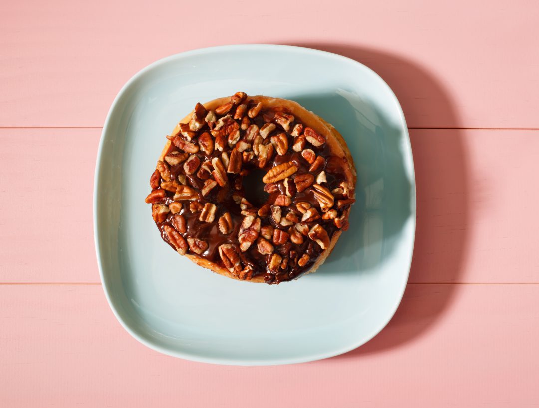 Pecans in a bowl on a white plate.
