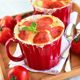 Pizza mug with pepperoni surrounded by tomatoes.