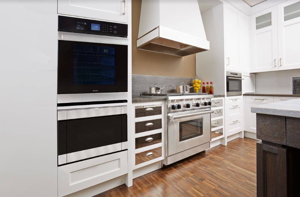 White kitchen design with mirrored cabinets.