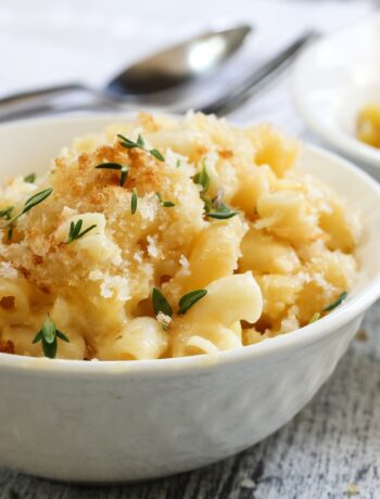 mac and cheese in dish