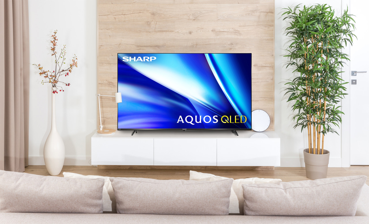 Sharp AQUOS QLED 55” Class (54.5” Diag.) 4K Ultra HD TV Powered by TiVo (4T-C55GM6540U) Lifestyle Image