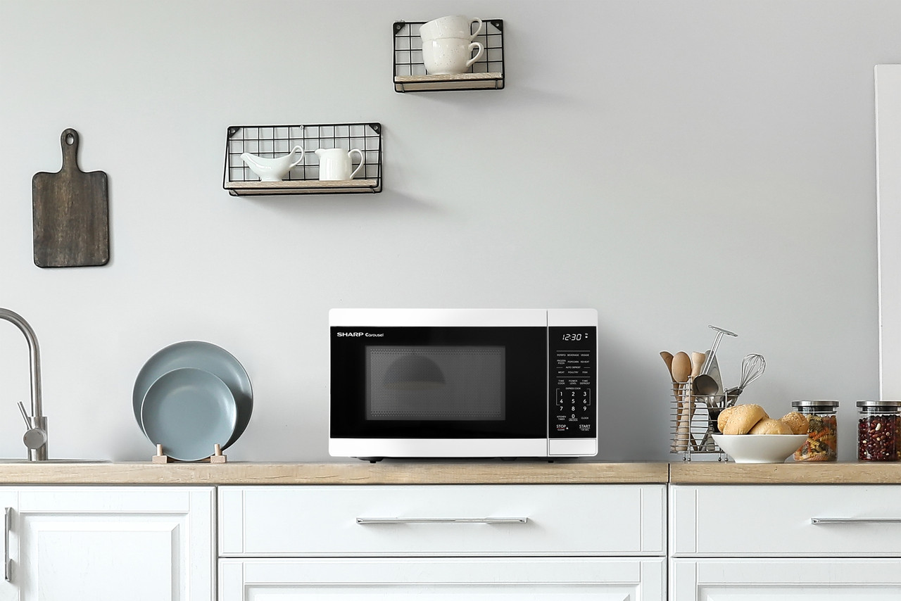 0.7 cu. ft. 700W White Carousel Countertop Microwave Oven (SMC0760KB) lifestyle