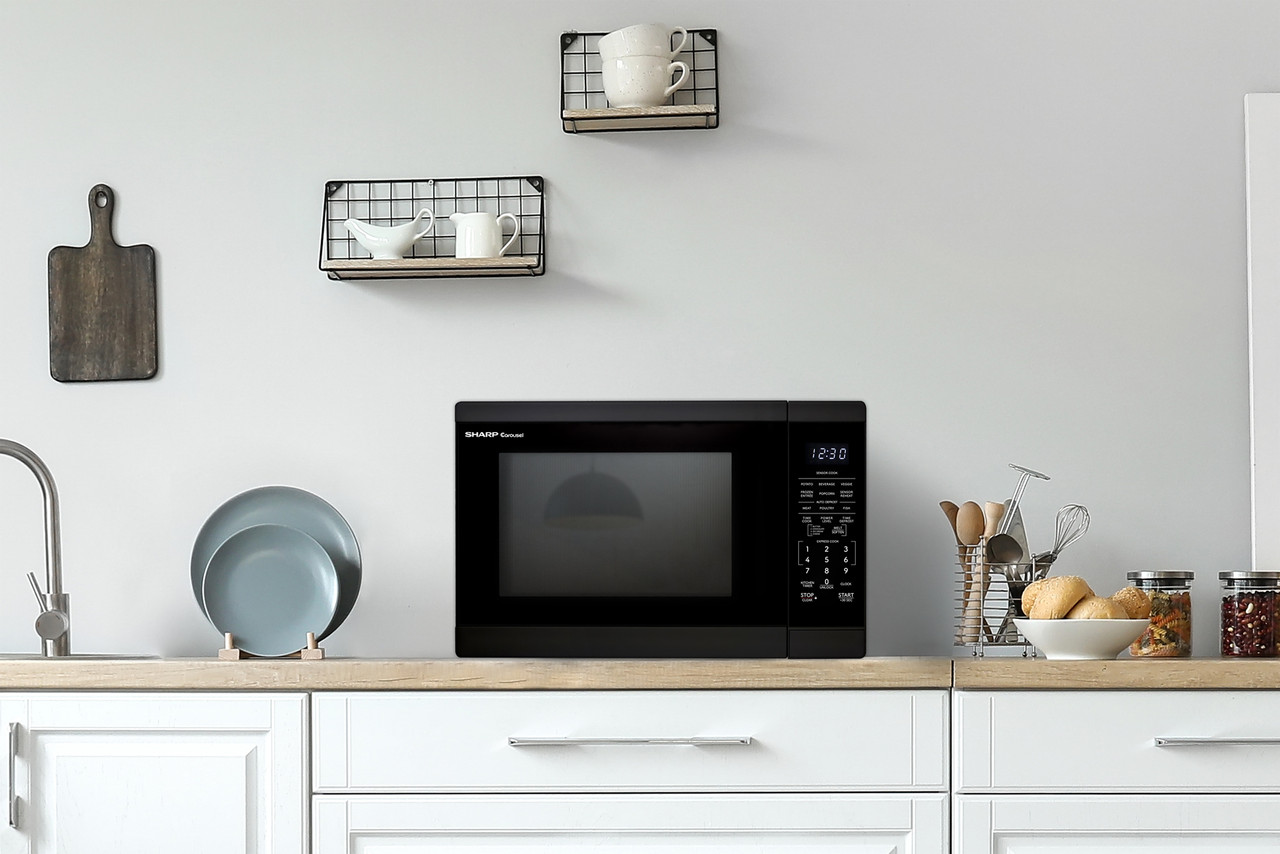 1.4 cu. ft. Black Carousel Countertop Microwave Oven (SMC1461KB) lifestyle
