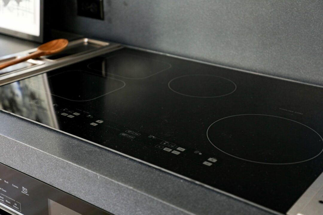 Sharp induction cooktop