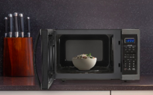 SMC1452CH with bowl in microwave and knives on side on the counter