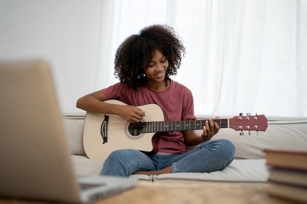 Woman learning to play the guitar 